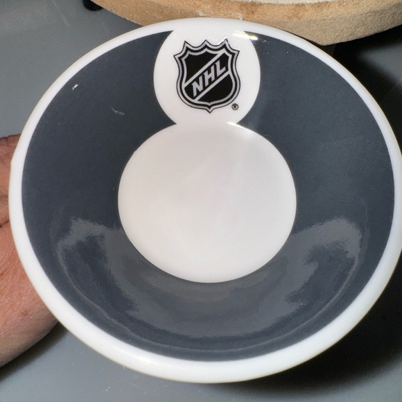 NEW SCENTSY WAX WARMER PLUG IN "VEGAS GOLDEN KNIGHTS HOCKEY " - Picture 2 of 5